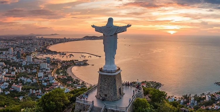 Christ Statue Dusk Climb: Vung Tau from Above