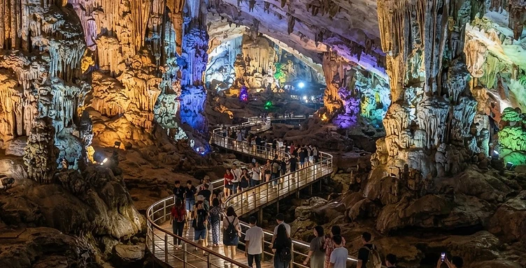 Sung Sot Cave & Floating Village Bay Day