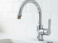 standard round kitchen tap with a threaded aerator
