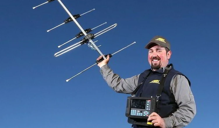 Zane from ABX Electronics Antennas holding a TV antenna and field strength meter in Albury Wodonga