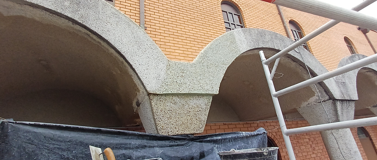 The repaired arch capital re-finished with fresh pebblecrete patch material