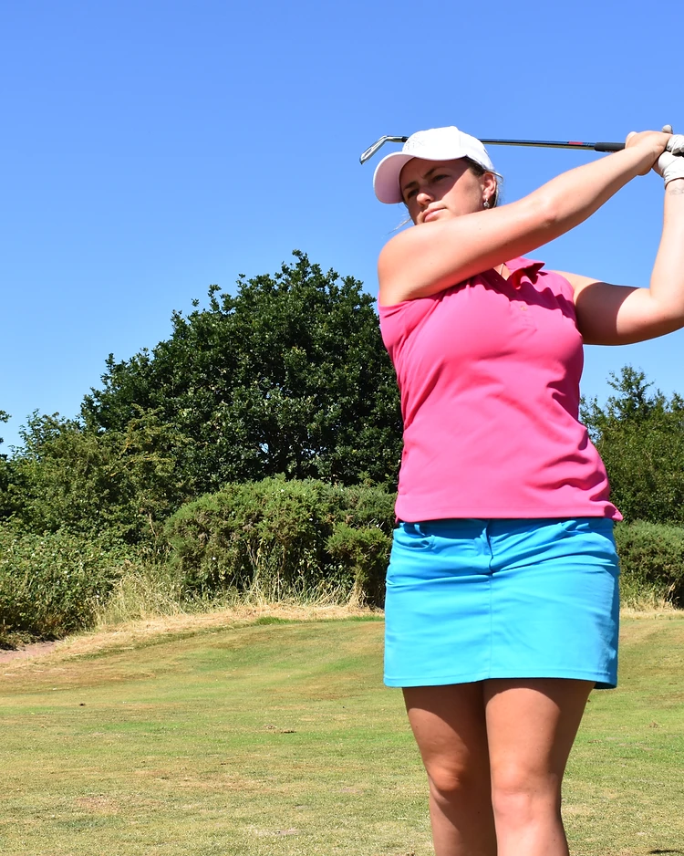 Maria Tulley mid-swing