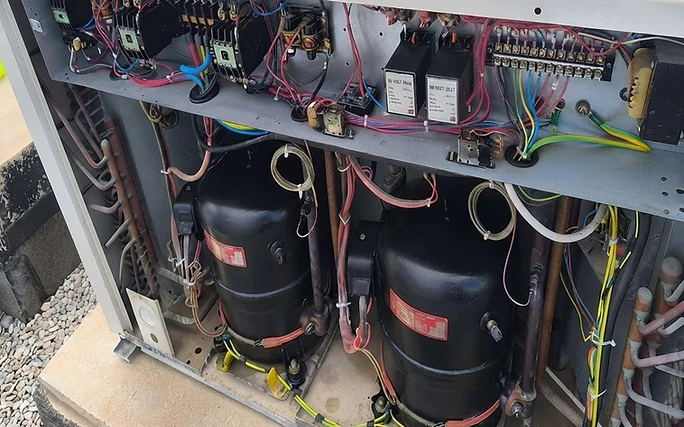 Cleaned and reorganized compressor and wiring compartment with neatly bundled cabling after Comfort RH service