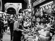 Bologna: a half-day among porticoes, tortellini, and medieval secrets