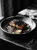 Pescatrice Laccata al Miso Bianco con Finocchi Agrodolce e Polvere di Nori
