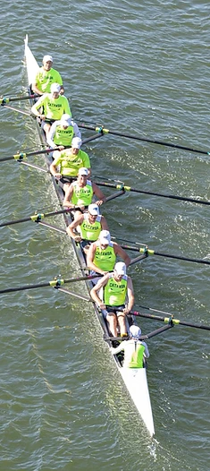 The CYC men's eight racing at the Head of the Hooch