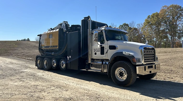 Vermeer VXT600 hydrovac truck