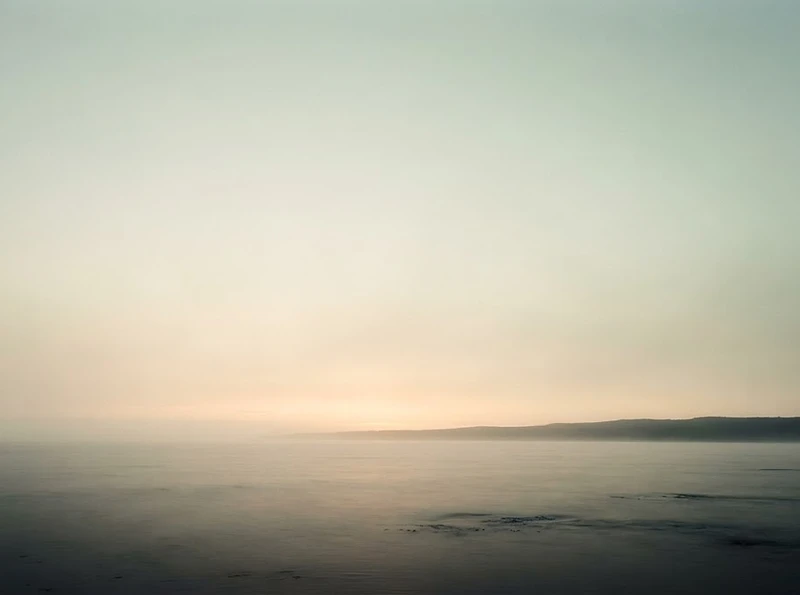 Calm horizon at dawn
