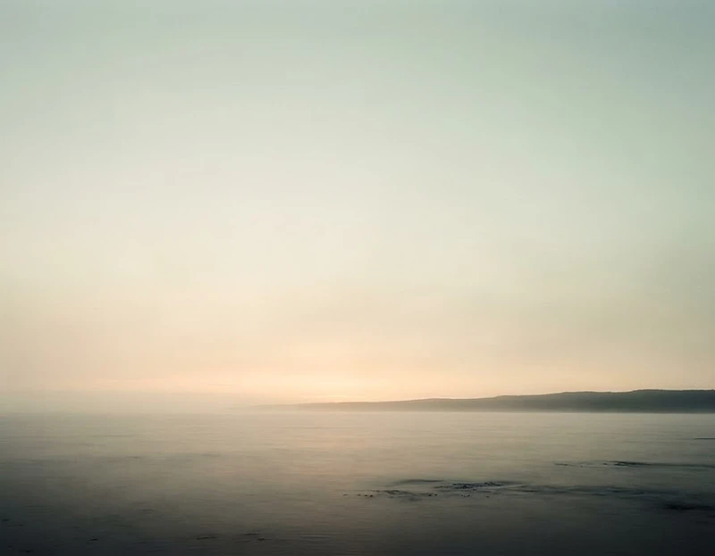 Calm horizon at dawn