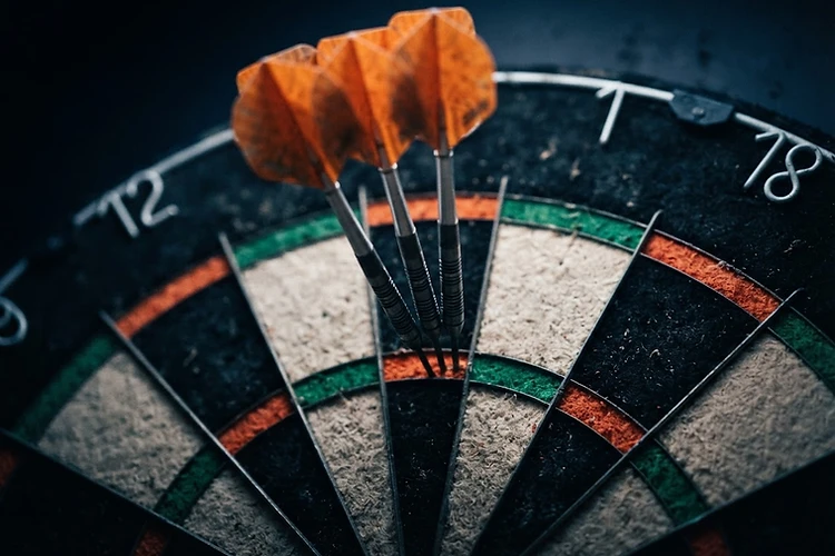 Darts in het dubbel-veld van het bord