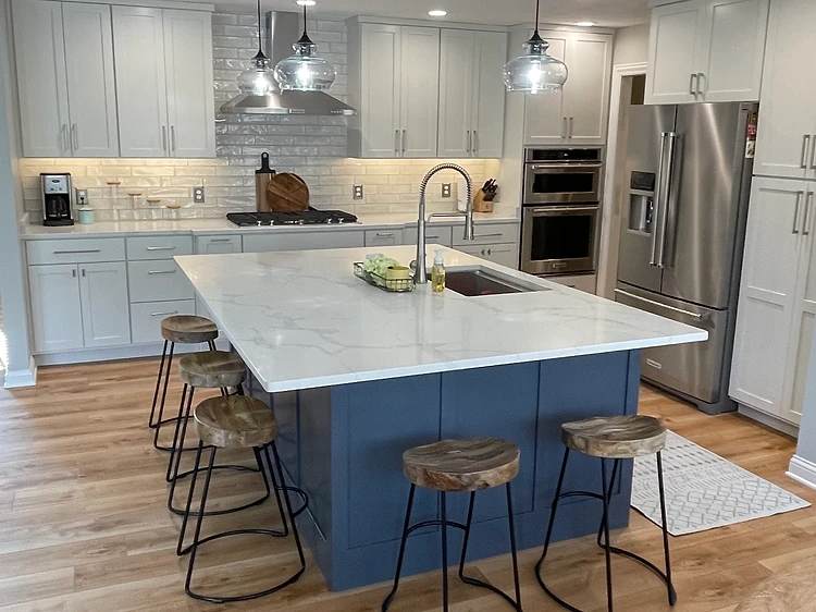 Large Kitchen Island Design in Tampa, FL
