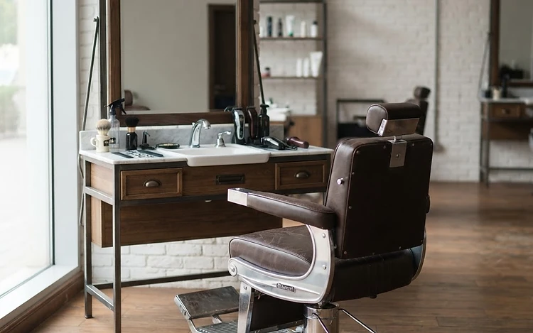 Barber Chair Hydraulic + Mirror Station - Salon Closing
