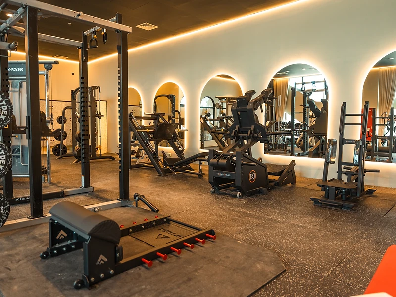 D Curve Ladies Gym interior