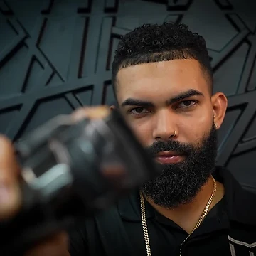 Master barber at work
