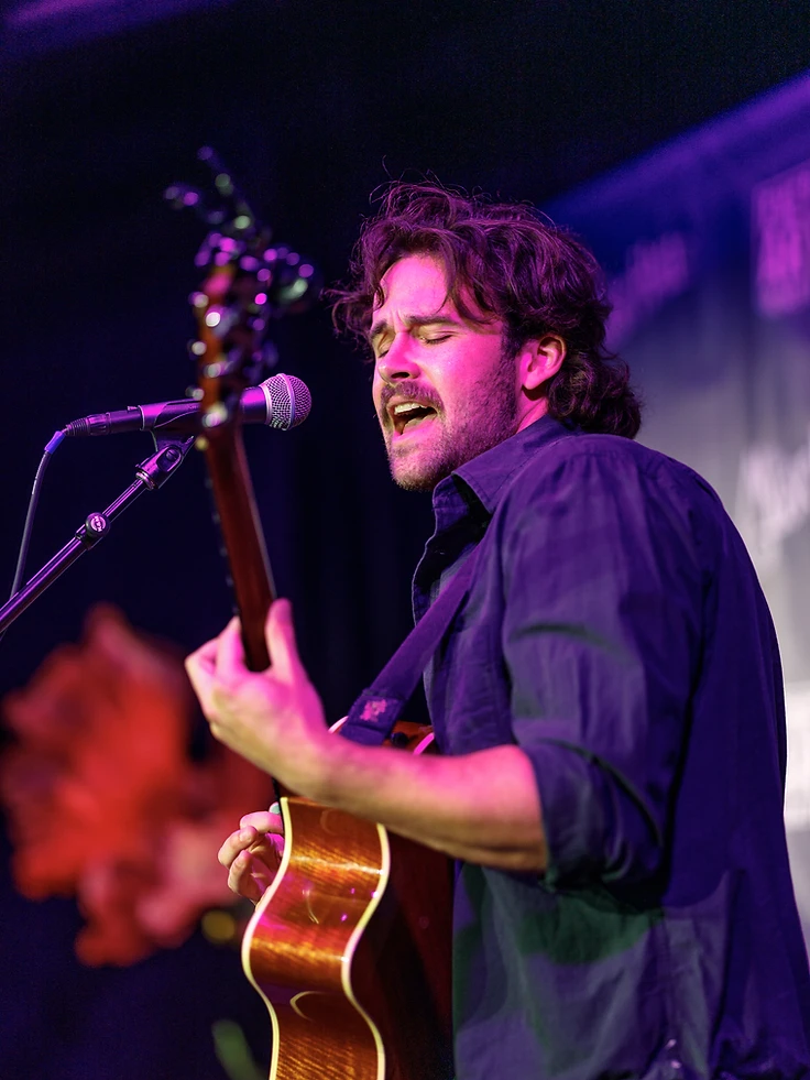 Henry Honkonen performing live