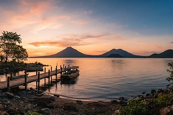 Orilla del Lago Cocibolca en San Jorge, Rivas, con la isla de Ometepe al fondo