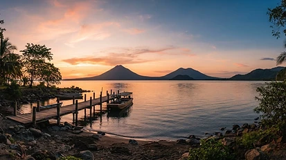 Orilla del Lago Cocibolca en San Jorge, Rivas, con la isla de Ometepe al fondo