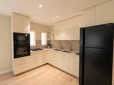 Cream Kitchen