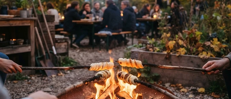 Stockbrot im Gemeinschaftsgarten des Kieztreffs