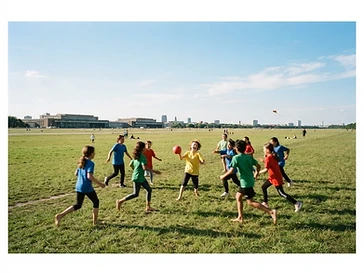 Sport im Park Teamspiele für Kinder am Tempelhofer Feld
