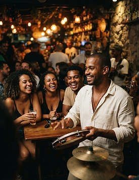 Músico tocando pandeiro entre amigos em uma roda de samba