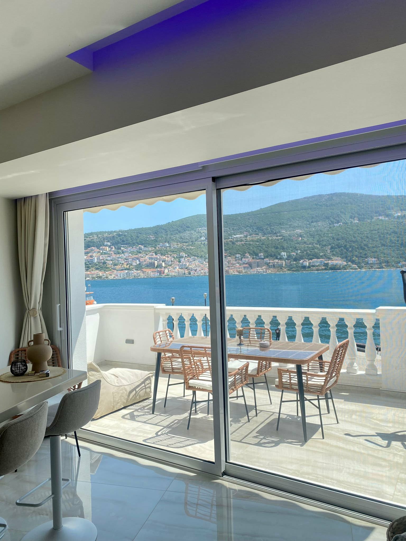 Balcony dining set with sea view