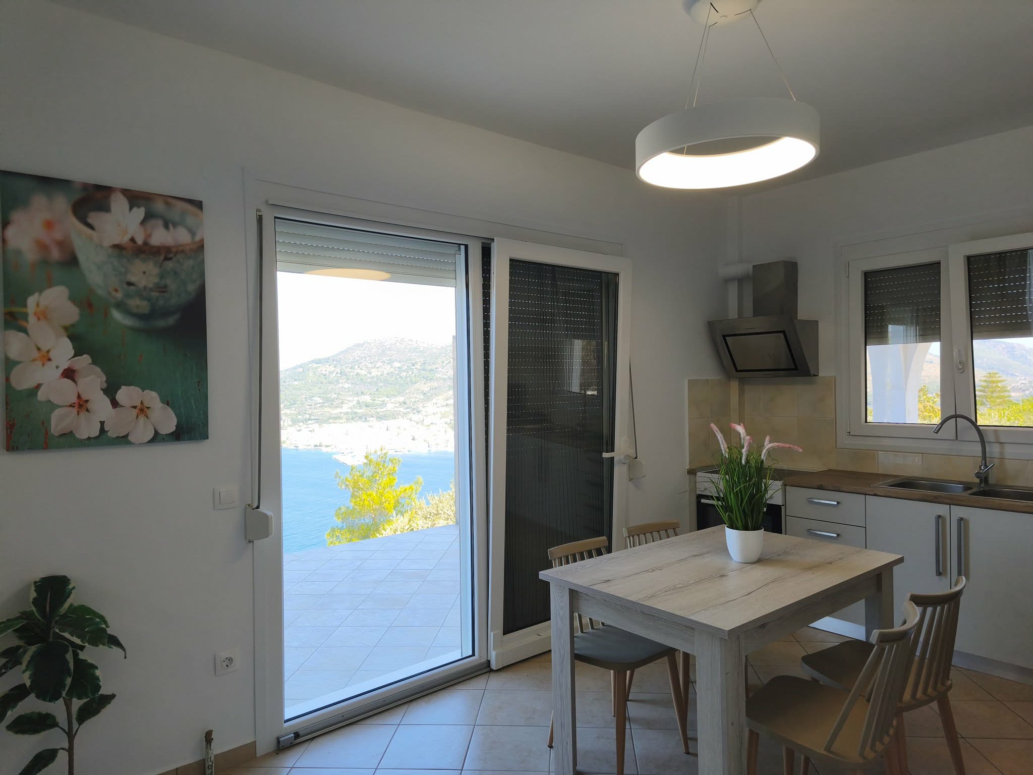 Kitchen & dining area with sea-view sliding door