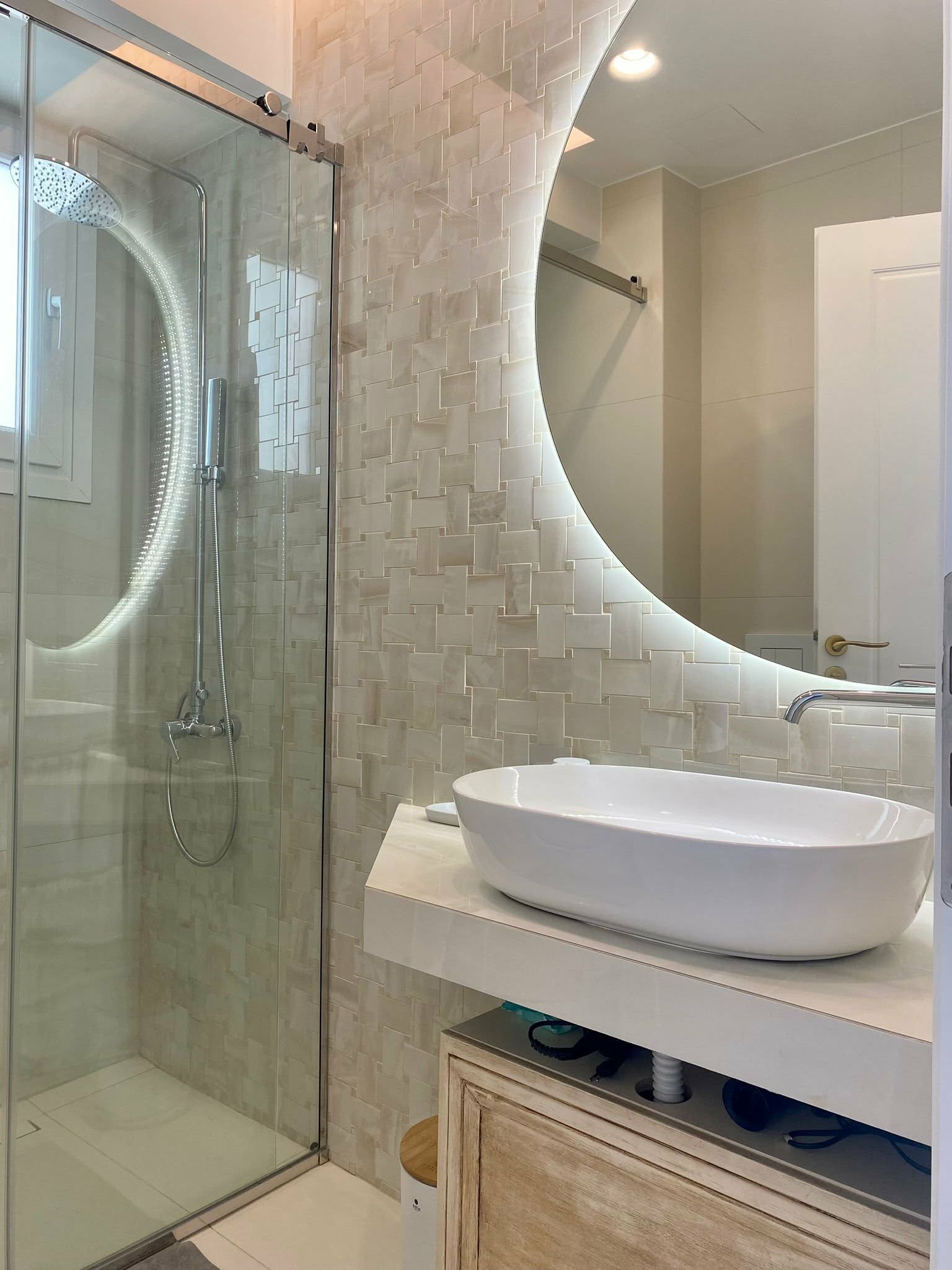 Shower & vanity with LED-lit mirror