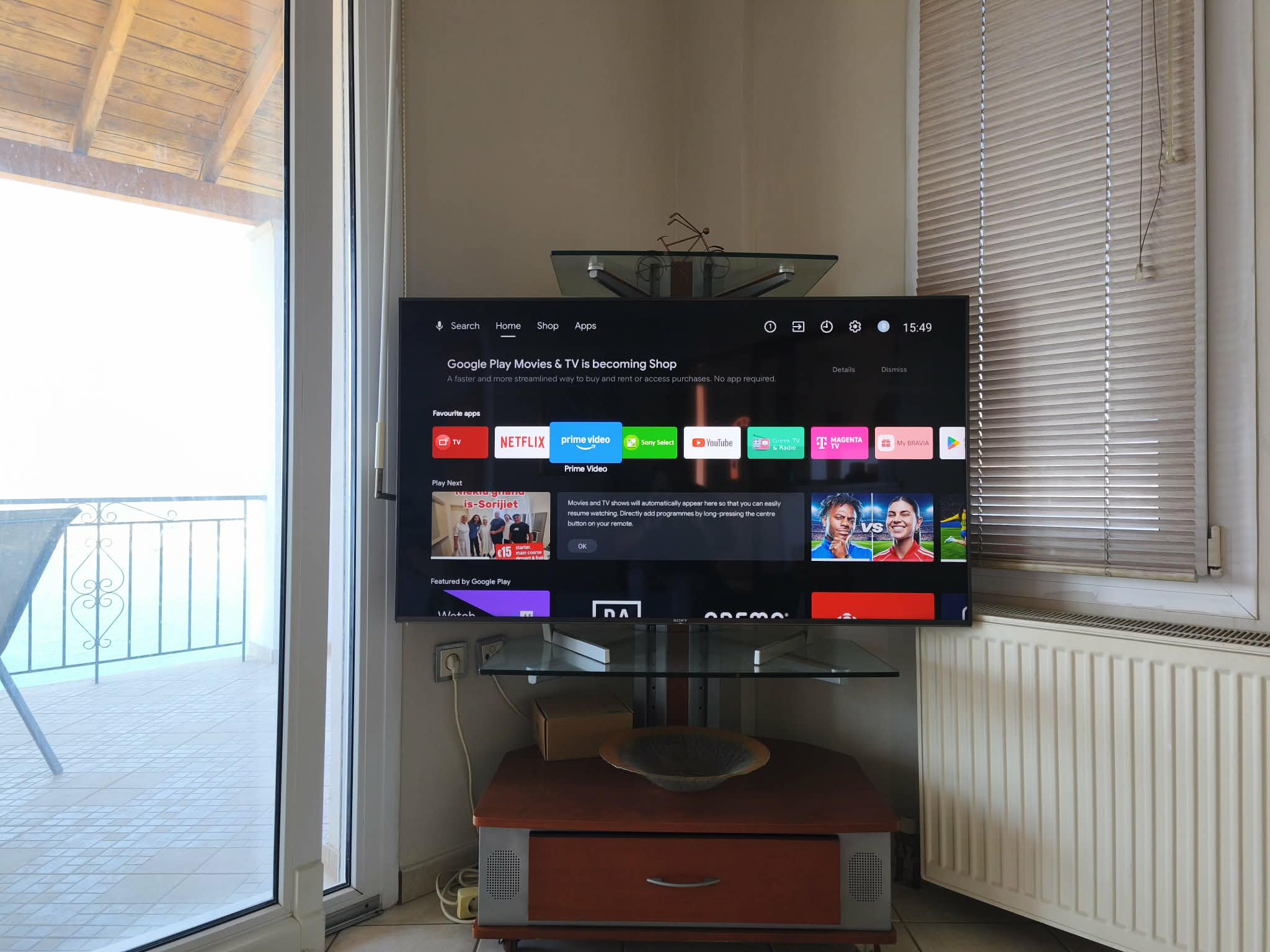 Media corner with smart TV