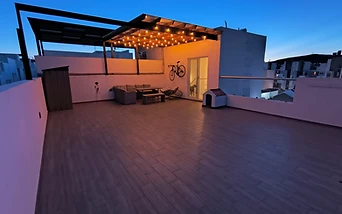 Departamento amueblado | Espacio de oficina adicional | amplio Roof Garden privado | A unos pasos de casa club