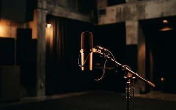 Scoring on a Budget: When Virtual Beats Live