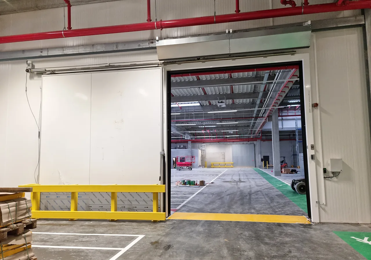 Installation de porte industrielle ATMOSEAL