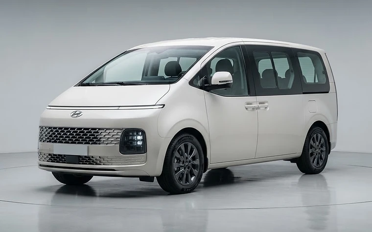 Hyundai Staria 3.5L Van 6-Seater 2026 lease in Dubai
