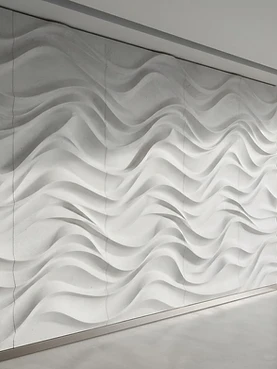 Painel tridimensional esculpido em pedra