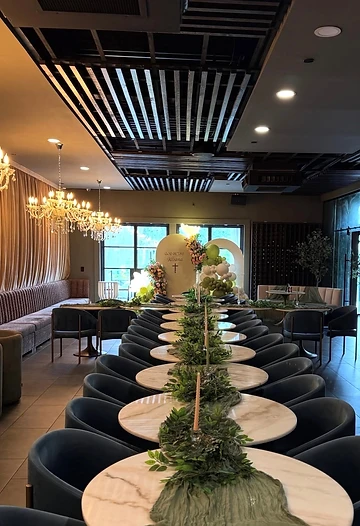 Dining at Dua