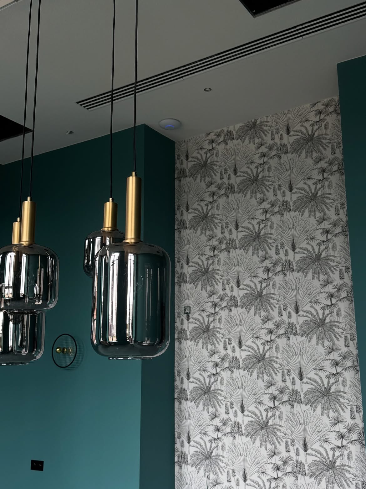 Messing hanglampen met gerookt glas