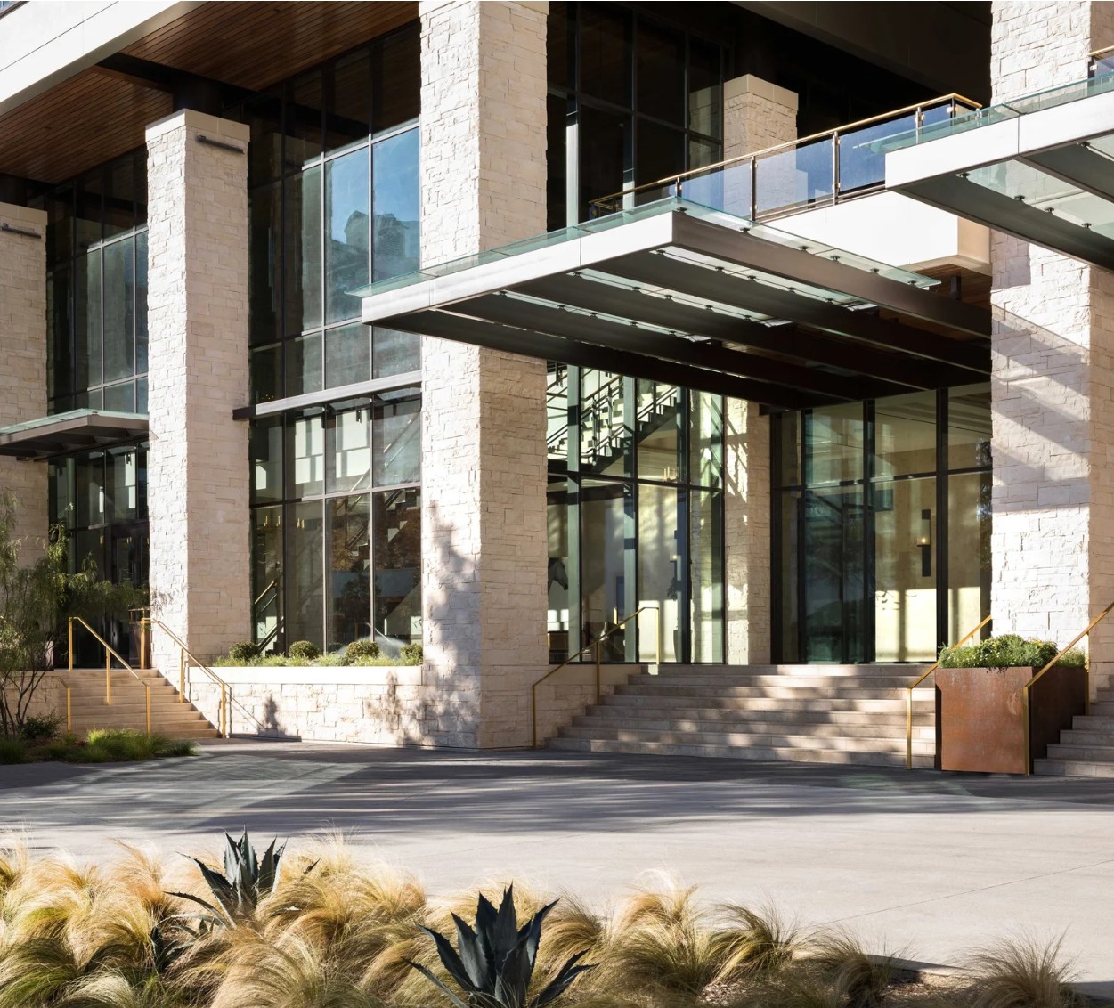 Gaylord Texan — Elegant entry experience