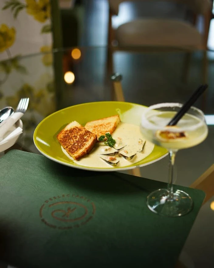Seafood on toast at Deelectable