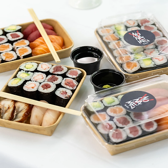 Selección de sushi de NoName Bar preparada para delivery