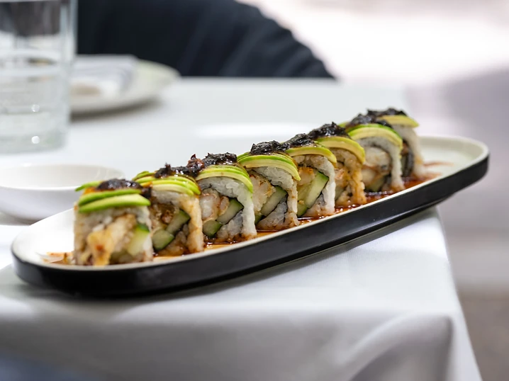 Sushi con aguacate de NoName Bar