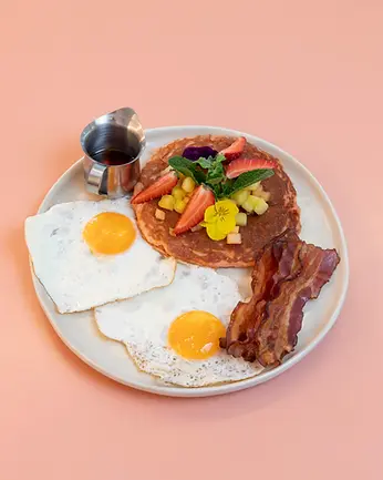 Café de especialidad y latte art en Norah Brunch & Coffee Madrid