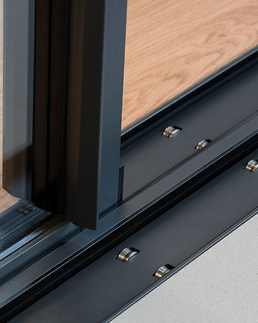 Minimal-frame glazing detail — MFP 20/25 sliding door system