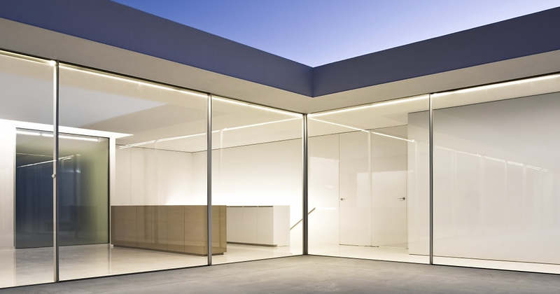 Vitrocsa V32 — 23 mm sightline minimal-frame sliding doors