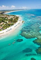 Vista aérea das praias e recifes de Porto de Galinhas