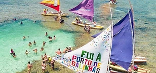Jangadas nas águas cristalinas de Porto de Galinhas