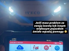 Diagnostyka IVECO nocą — tablet Launch X-431 PRO TT przy lawecie