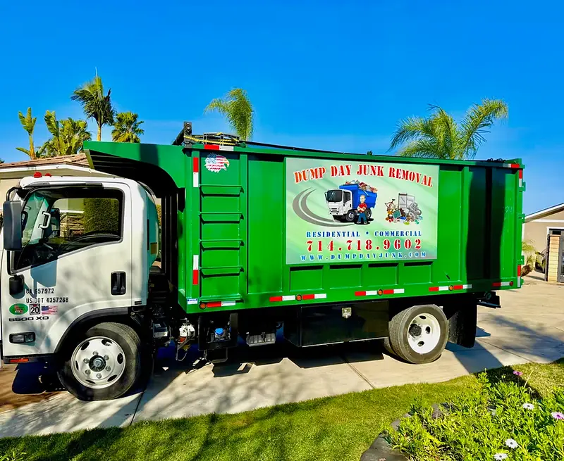 Dump Day junk removal truck — side profile, CA 657972, US DOT 4357268