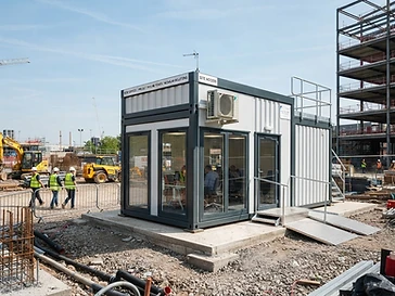 Container escritório modular para empresas, obras e canteiros, com ambiente moderno e climatizado para atendimento e administração em Campinas.