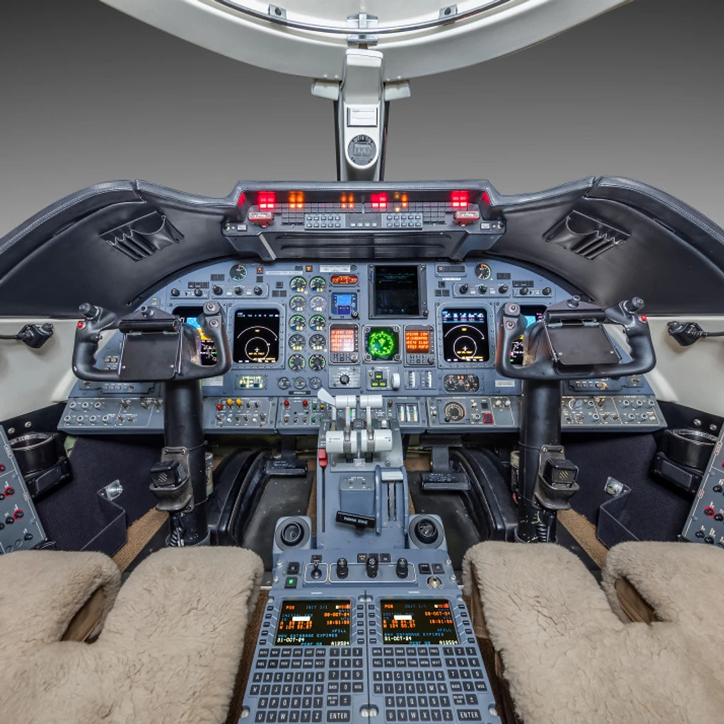 Learjet 60 — tail detail thumbnail
