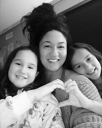 Chelsea with her two daughters